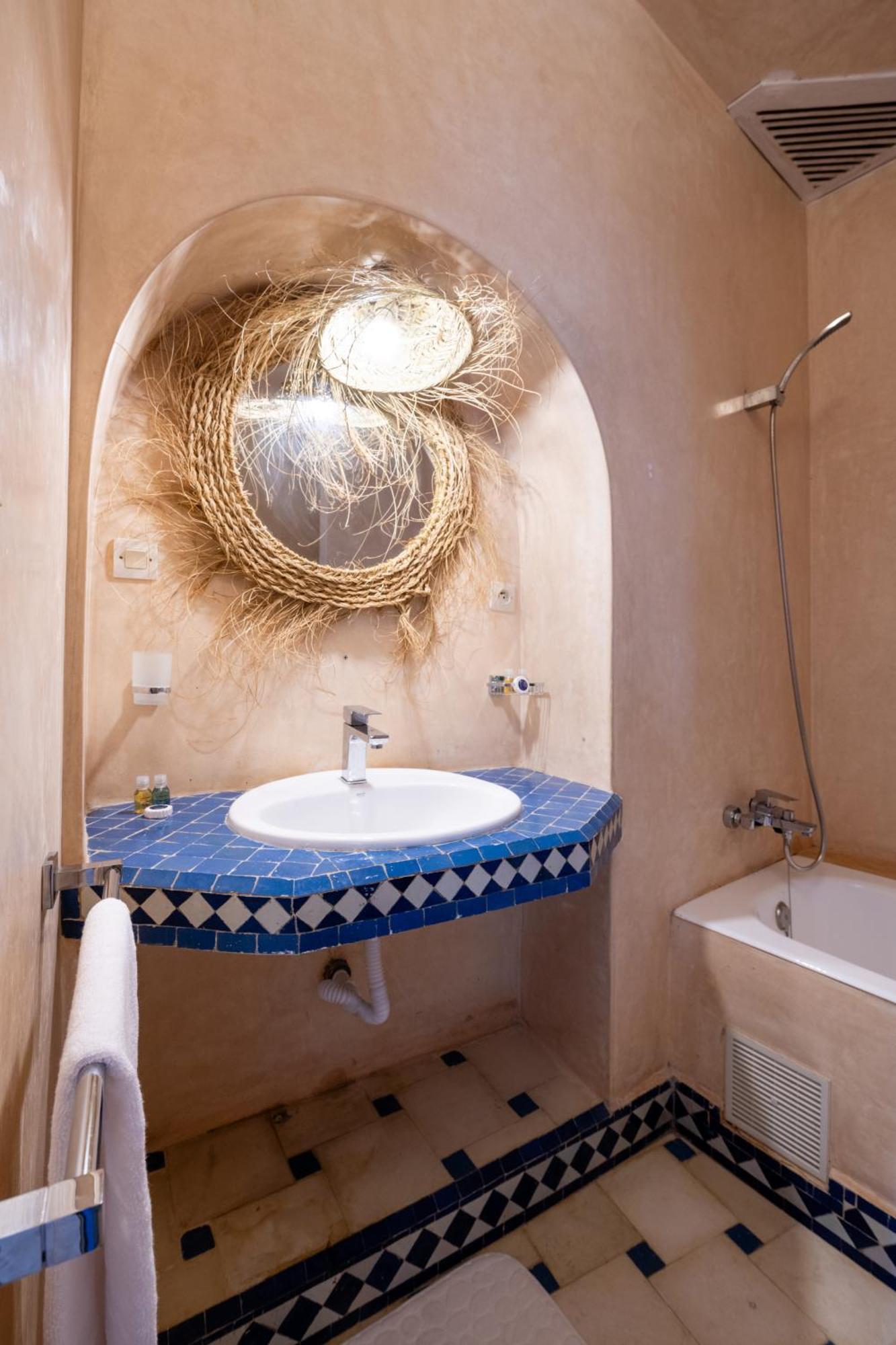 Riad Asilah 32 Buitenkant foto